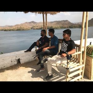 Meet your Posher, Rooshi